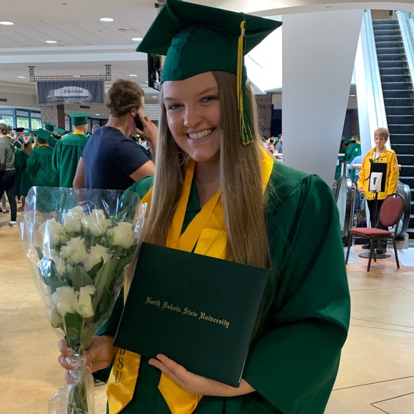 Meet your posher, Kaitlyn! - Picture 3 of 3